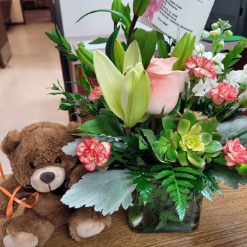 Diana's Flowers - A tiny, pathetic arrangement way smaller than what I ordered. - Florists Near Me - Victorville, California