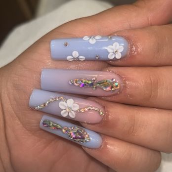 Lavish Nails & Spa - Nail Salons Near Me - Chico, California