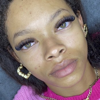Divineelashess - Natural Hybrid Set - Eyelash Service Near Me
