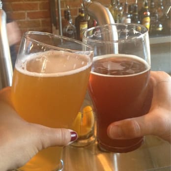 10 Barrel Brewing - A pre-dinner beer at the bar. - Breweries Near Me - Boise, Idaho 10 Barrel Brewing - A pre-dinner beer at the bar. - Breweries Near Me - Boise, Idaho