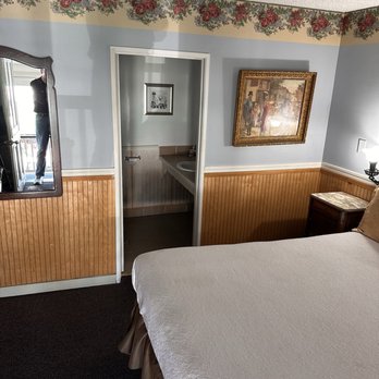 Gunn House Hotel - View in from entry - Hotels Near Me - Sonora, California Gunn House Hotel - View in from entry - Hotels Near Me - Sonora, California