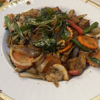 Peinto Thai Kitchen - Drunken Noodles with fried tofu - Thai Near Me - Las Vegas, Nevada Peinto Thai Kitchen - Drunken Noodles with fried tofu - Thai Near Me - Las Vegas, Nevada