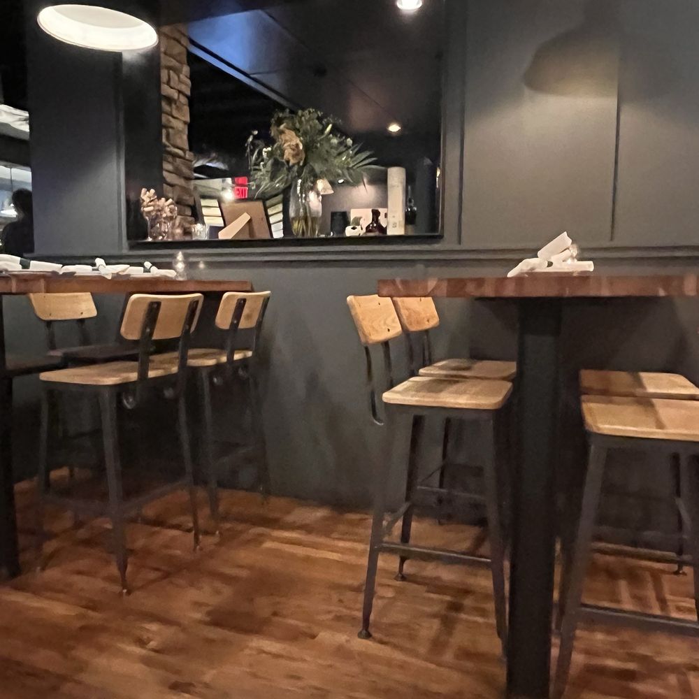 Camps Kitchen & Bar - Indoor dining - Gastropubs Near Me - Marietta, Georgia Camps Kitchen & Bar - Indoor dining - Gastropubs Near Me - Marietta, Georgia