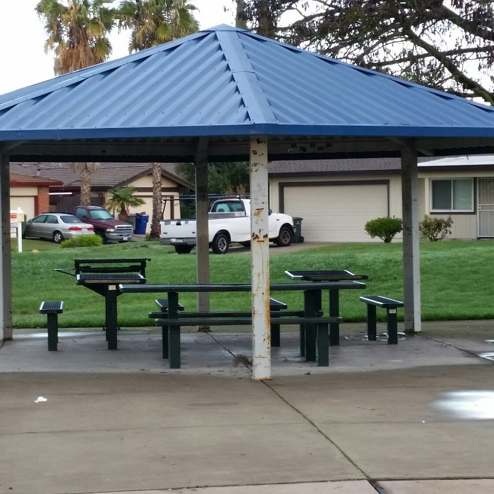Edwin Z ' Berg Park - Shaded picnic area/bbq - Parks Near Me - Sacramento, California Edwin Z ' Berg Park - Shaded picnic area/bbq - Parks Near Me - Sacramento, California