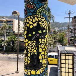Pavilion columns being upgraded with mosaic art - VN