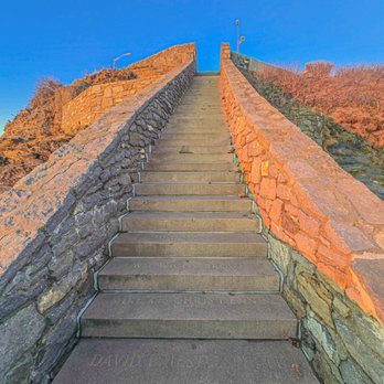 The Forty Steps - The 40 steps - Hiking Near Me - Newport, Rhode Island