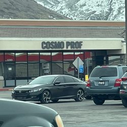 Cosmo Prof - Entrance