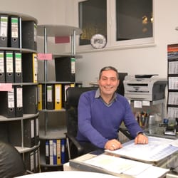 Fahrschule A-Team - Unser Geschäftsführer Ahmet Türkkan heißt euch herzlich willkommen.