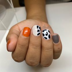 Nailuscious - Gel Manicure with hand painted nail art