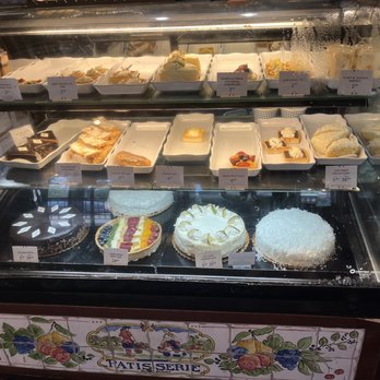 la Madeleine - Dessert case. - Bakeries Near Me - New Orleans, Louisiana la Madeleine - Dessert case. - Bakeries Near Me - New Orleans, Louisiana