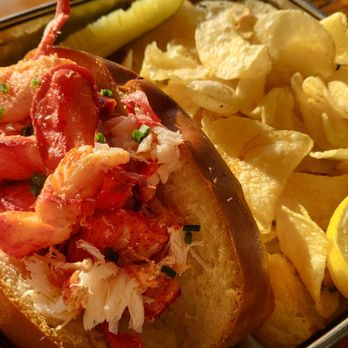 Brooklyn Crab - Lobster Roll and those kettle chips - Seafood Near Me - Brooklyn, New York
