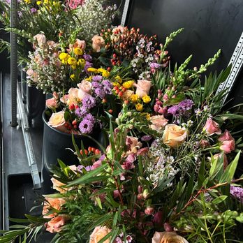 Poppies Bloom Bar - Florists Near Me