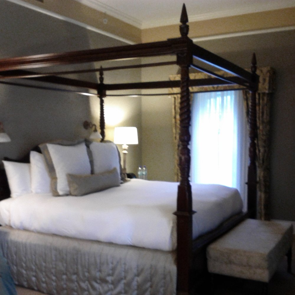 Old Mill Toronto - The lovely and comfy four poster bed (Deluxe King Suite). - Hotels Near Me - Etobicoke, Ontario