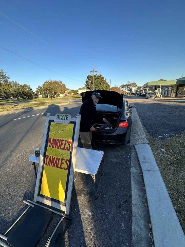 Billy Wright's Manuel's Style Hot Tamales Logo