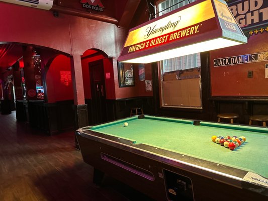 Lucky's Bar by null