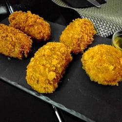 Tapas Alicante - Corquetas de bolletus y jamón, cocido, y sobrasada con idiazabal