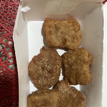 Jack in the Box - i order chicken nuggets 8pcs and this is what i got. its look old and they only give me 5pcs. rip off - Fast Food Near Me - Lihue, Hawaii