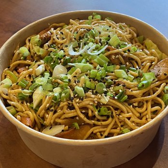 The Momo Grill - Hakka Noodles ($13.99) - Himalayan/Nepalese Near Me - Surrey, British Columbia