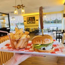 Casa Iberica - Hamburguesa ibérica y papas fritas