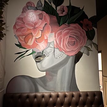 Ivy Kitchen & Bar - Wall art - Bars Near Me - Rockville Centre, New York Ivy Kitchen & Bar - Wall art - Bars Near Me - Rockville Centre, New York