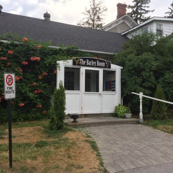 The Barley Room Pub - Gastropubs Near Me - Picton, Ontario