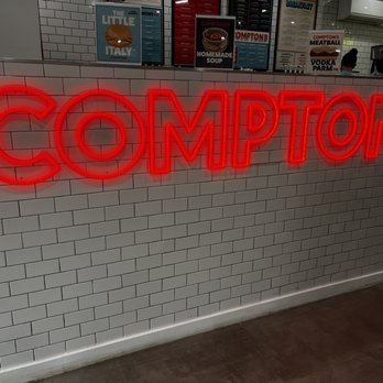 Comptons - Inside - Breakfast & Brunch Near Me - Astoria Queens, New York