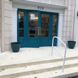 C Roberto Palma, MD - Classy Building