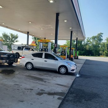 Love's Travel Stop - two cars parked at a gas station - Gas Stations Near Me - Lee, Florida Love's Travel Stop - two cars parked at a gas station - Gas Stations Near Me - Lee, Florida