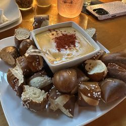 Canoe Club Wine Bar - Pretzel bites and beer cheese