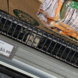 ALDI - They really need to clean this place.