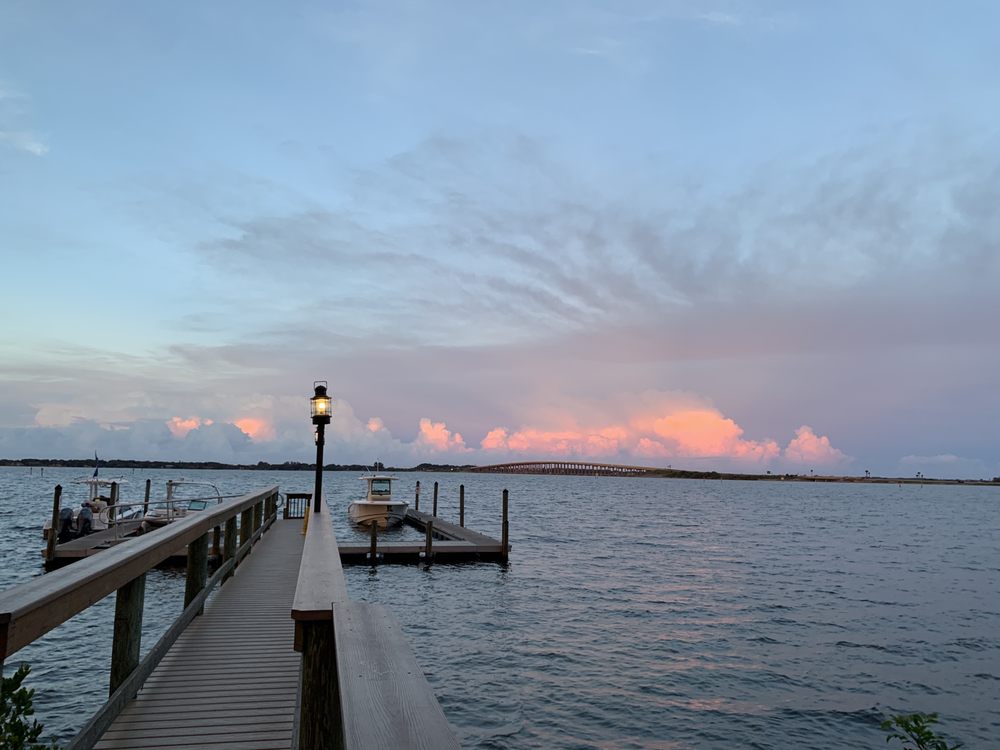 Grills Riverside Seafood Deck & Tiki Bar