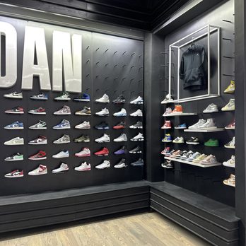 Stash - Shoe Stores Near Me - Chicago, Illinois