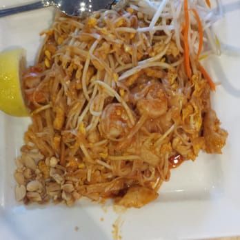 Red Chili - Pad Thai (5/5) : Rice stick noodle w/ prawns, chicken, dried shrimps, tofu & bean sprout - Thai Near Me - Hayward, California Red Chili - Pad Thai (5/5) : Rice stick noodle w/ prawns, chicken, dried shrimps, tofu & bean sprout - Thai Near Me - Hayward, California