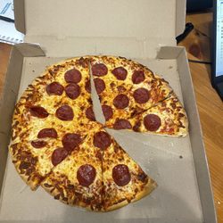 Benji's Pizza - Pepperoni pizza