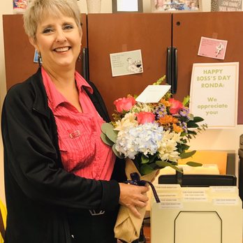 Scent & Violet - Florists put together a bouquet within my budget for Boss's day! Great customer service! - Gift Shops Near Me - Houston, Texas