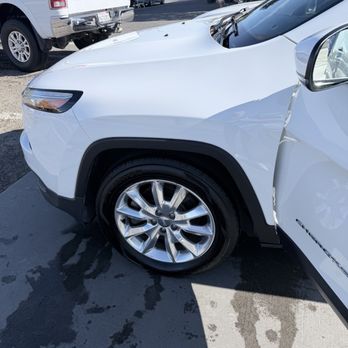 Menifee Car Wash - Super clean tires - Car Wash Near Me - Menifee, California Menifee Car Wash - Super clean tires - Car Wash Near Me - Menifee, California
