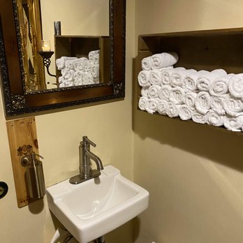 Altura - The immaculate bathroom. Note: actual towels! - Italian Near Me - Seattle, Washington