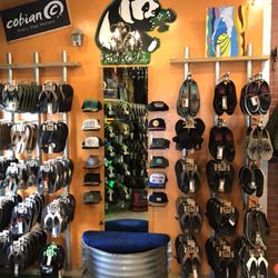 The Edge - Try on some men's sandals and shoes