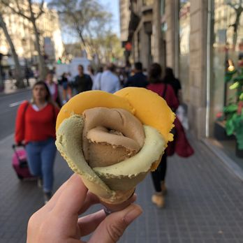 Amorino Barcelona Les Rambles - Pistachio, mango and dulce de leche - Ice Cream & Frozen Yogurt Near Me - Barcelona, B Amorino Barcelona Les Rambles - Pistachio, mango and dulce de leche - Ice Cream & Frozen Yogurt Near Me - Barcelona, B