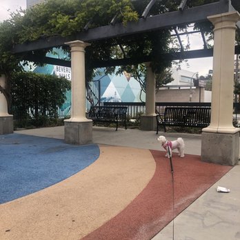 Reeves Park - too early, nobody here but Fendi - Parks Near Me - Beverly Hills, California