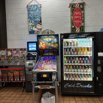 24 Hour Laundry Center - Pinball machine and beverage station - Laundromat Near Me - Las Vegas, Nevada 24 Hour Laundry Center - Pinball machine and beverage station - Laundromat Near Me - Las Vegas, Nevada