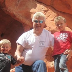 Tannenbaum Alan L, MD - Dwayne "Ray" Bates and two of our 19 grandchildren!