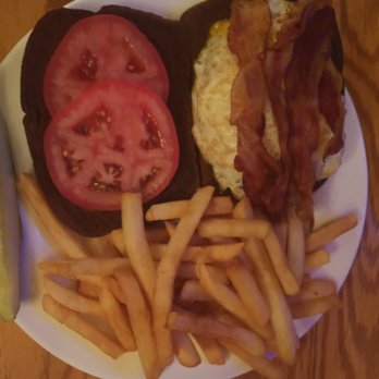 Grandpa's Place - 1/4 lb burger (over cooked), w/bacon, egg over easy & tomatoes on rye bread.  Mehhh over cooked (average) - American Near Me - Glenview, Illinois