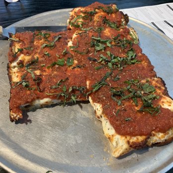 Chicago Street Pour House - Margarita Pizza, yummy! - New American Near Me - Elgin, Illinois