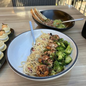 Tribute Eatery & Bar - Lemon pepper pasta with shrimp and broccoli - Bars Near Me - Coralville, Iowa