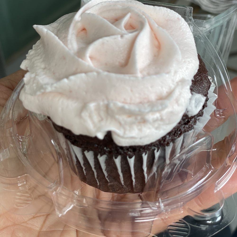 Strawberry and chocolate cupcake Strawberry and chocolate cupcake
