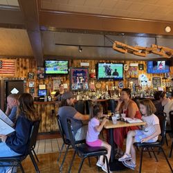 Long Lake Diner and Owl's Head Pub - Bar area