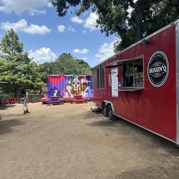 Bussin' Q - Outside - Food Trucks Near Me - San Antonio, Texas Bussin' Q - Outside - Food Trucks Near Me - San Antonio, Texas
