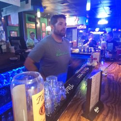 The Naked Turtle Tavern - ...absolutely lazy...and...what real man whines like this supposed "man" did? Blatant disrespect, even if you're pleasant and polite.