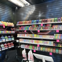 Moshi’s smoke and vape